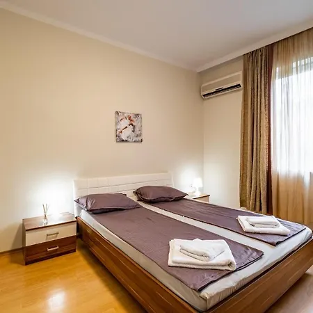 By The Sea 2bdrm * וארנה